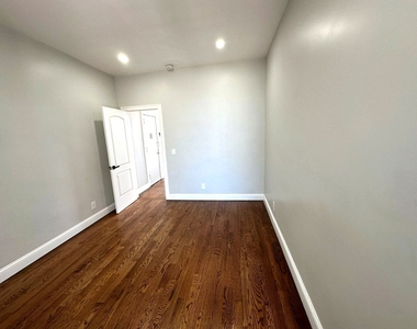 43-7 31st Avenue - Photo Thumbnail 4