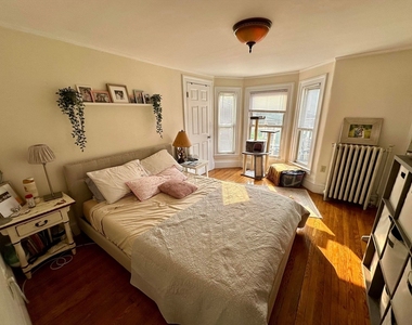 329 Broadway - Photo Thumbnail 5