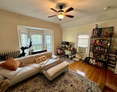 329 Broadway - Photo Thumbnail 1