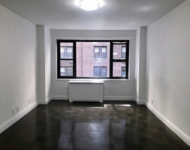 East 56th Street - Photo Thumbnail 5