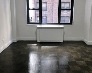 East 56th Street - Photo Thumbnail 6
