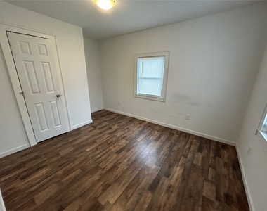 710 N. Rogers Ave - Photo Thumbnail 7