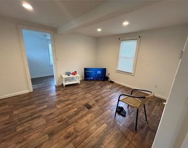 710 N. Rogers Ave - Photo Thumbnail 2