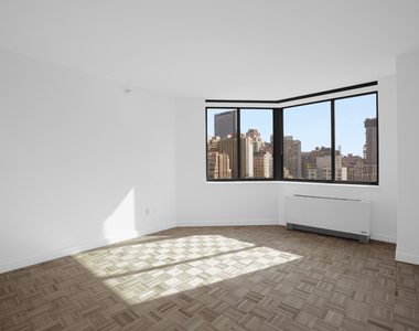West 42nd Street - Photo Thumbnail 4