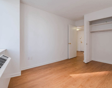 180 Riverside Boulevard - Photo Thumbnail 8