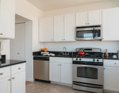 180 Riverside Boulevard - Photo Thumbnail 2