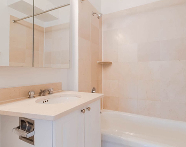 180 Riverside Boulevard - Photo Thumbnail 11
