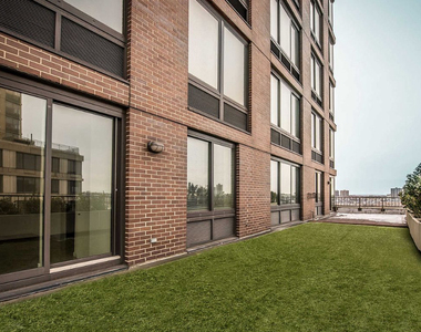 180 Riverside Boulevard - Photo Thumbnail 14