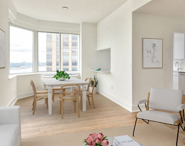 180 Riverside Boulevard - Photo Thumbnail 5
