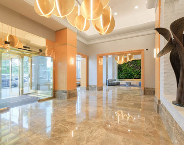 180 Riverside Boulevard - Photo Thumbnail 1