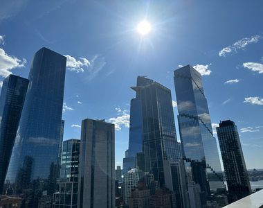 West 37th Street - Photo Thumbnail 7