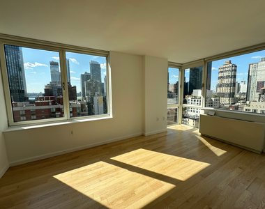 West 37th Street - Photo Thumbnail 1