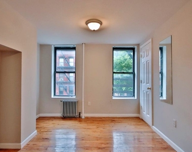 East 5th Street - Photo Thumbnail 5