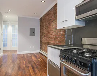 124 Ridge Street - Photo Thumbnail 4