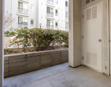 639 N. Broadway - Photo Thumbnail 14