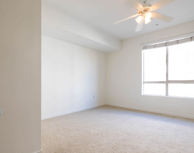 639 N. Broadway - Photo Thumbnail 19