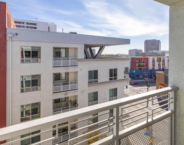 639 N. Broadway - Photo Thumbnail 13