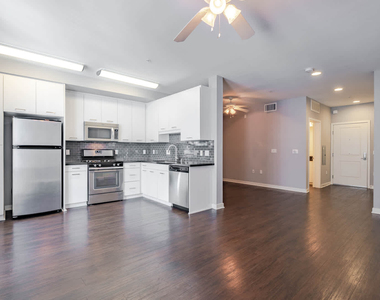 639 N. Broadway - Photo Thumbnail 4
