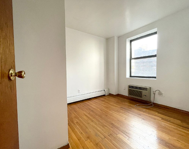 1425 York Avenue - Photo Thumbnail 2