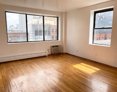 1425 York Avenue - Photo Thumbnail 3
