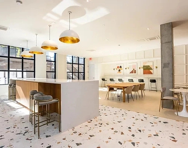 251 Front Street - Photo Thumbnail 12