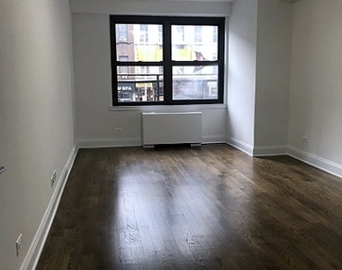 East 82nd Street by 3rd Avenue - Photo Thumbnail 2