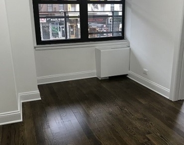 East 82nd Street by 3rd Avenue - Photo Thumbnail 5