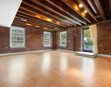 343 Commercial Street - Photo Thumbnail 1