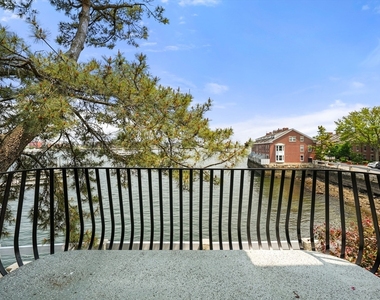343 Commercial Street - Photo Thumbnail 2