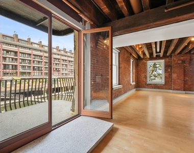 343 Commercial Street - Photo Thumbnail 8