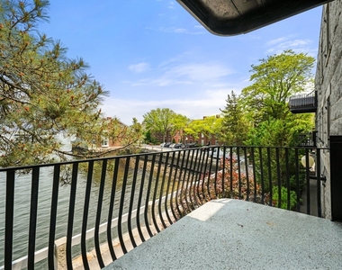 343 Commercial Street - Photo Thumbnail 4