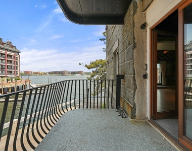 343 Commercial Street - Photo Thumbnail 9