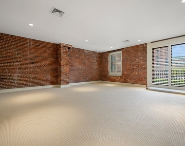 343 Commercial Street - Photo Thumbnail 21