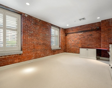343 Commercial Street - Photo Thumbnail 16