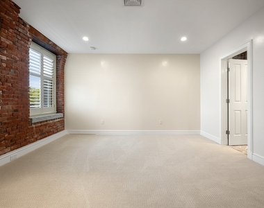 343 Commercial Street - Photo Thumbnail 28