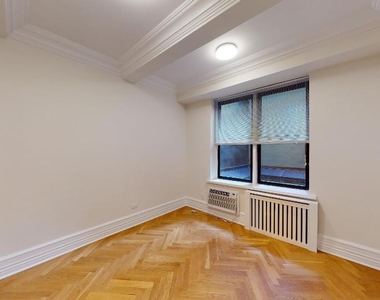 West 16th Street - Photo Thumbnail 8