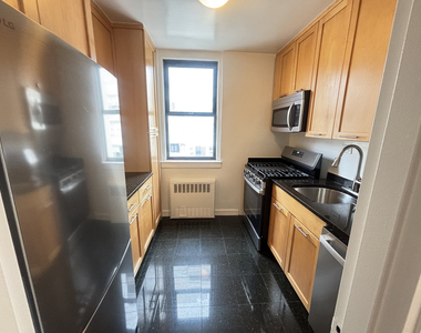East 79th Street - Photo Thumbnail 3