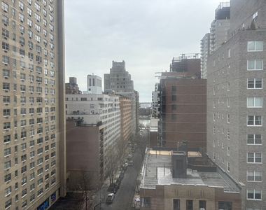 East 79th Street - Photo Thumbnail 8