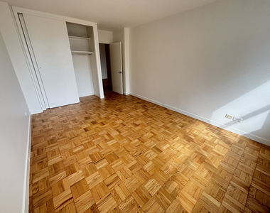 East 79th Street - Photo Thumbnail 6