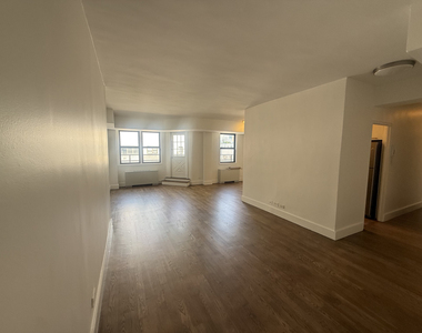 220 East 63rd Street - Photo Thumbnail 1