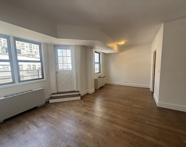 220 East 63rd Street - Photo Thumbnail 2