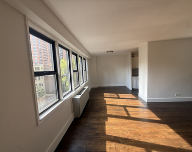 220 East 63rd Street - Photo Thumbnail 2