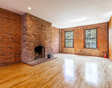 9 St Marks Place - Photo Thumbnail 5