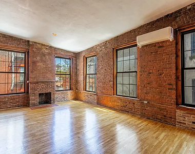 9 St Marks Place - Photo Thumbnail 11