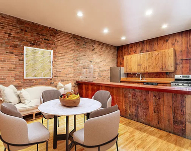 9 St Marks Place - Photo Thumbnail 4