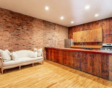 9 St Marks Place - Photo Thumbnail 7