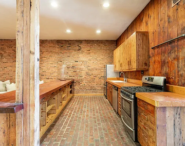 9 St Marks Place - Photo Thumbnail 8