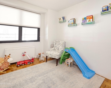 401 E 89th St - Photo Thumbnail 5
