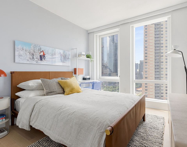 555 West 38th Street - Photo Thumbnail 1