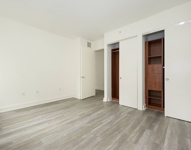 10 Hanover Square - Photo Thumbnail 6